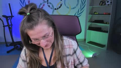 Snapshot of fridatander chatting on 01.25.25 Frida Tander online show from 01.25.25