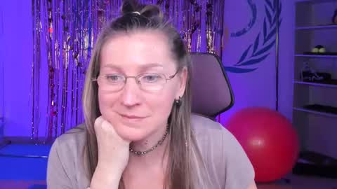 Snapshot of fridatander chatting on 02.23.25 Frida Tander online show from 02.23.25