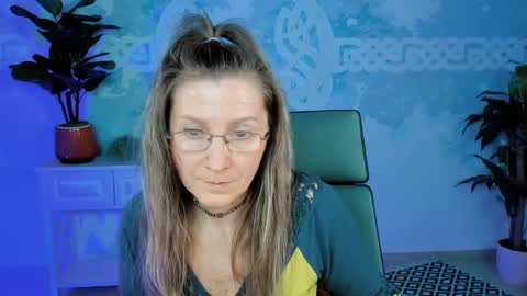 Snapshot of fridatander chatting on 03.06.25 Frida Tander online show from 03.06.25