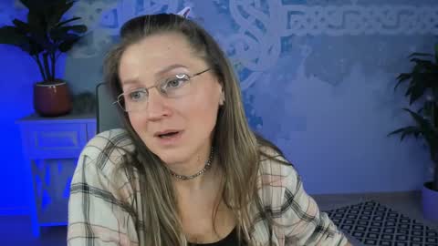 Snapshot of fridatander chatting on 03.07.25 Frida Tander online show from 03.07.25