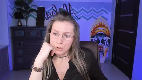 Snapshot of fridatander chatting on 03.08.25 Frida Tander online show from 03.08.25