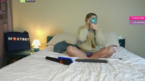 Snapshot of friendsurdreams chatting on 12.21.24 friendsurdreams online show from 12.21.24