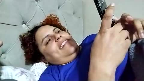 Snapshot of frizzy_girl chatting on 09.23.25 Frizzy girl online show from 09.23.25