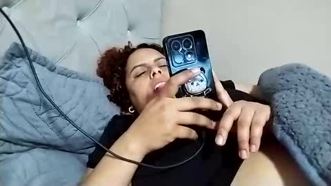 Snapshot of frizzy_girl chatting on 11.10.25 Frizzy girl online show from 11.10.25