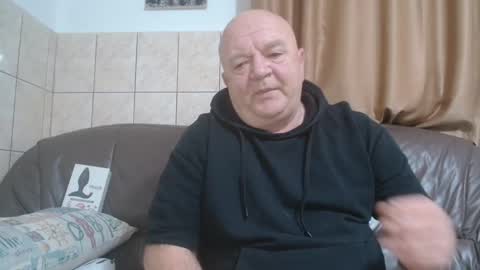 Snapshot of fullballs6 chatting on 12.19.24 fullballs6 online show from 12.19.24