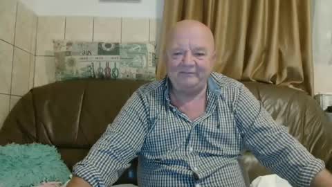 Snapshot of fullballs6 chatting on 10.03.25 fullballs6 online show from 10.03.25