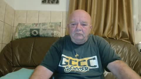 Snapshot of fullballs6 chatting on 10.11.25 fullballs6 online show from 10.11.25