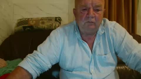 Snapshot of fullballs6 chatting on 11.05.25 fullballs6 online show from 11.05.25