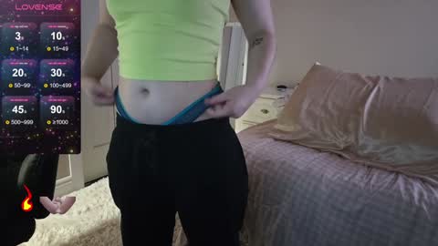 Snapshot of fuxkme_jen chatting on 01.07.25 fuxkme_jen online show from 01.07.25