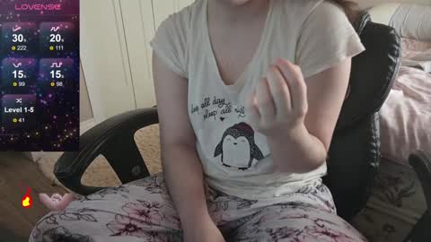 Snapshot of fuxkme_jen chatting on 01.12.25 fuxkme_jen online show from 01.12.25