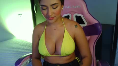 Snapshot of gabi_xi chatting on 01.08.25 Gabi online show from 01.08.25
