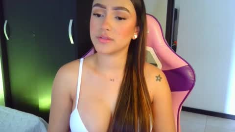 Snapshot of gabi_xi chatting on 09.29.25 Gabi online show from 09.29.25