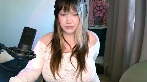 Snapshot of gamergirl01 chatting on 09.24.25 Alex brb in 2 hours online show from 09.24.25