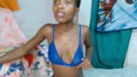 Snapshot of gatita_1997 chatting on 09.23.25 estrella online show from 09.23.25