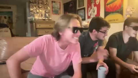 Snapshot of gavinnumbers chatting on 10.05.25 gavinnumbers online show from 10.05.25