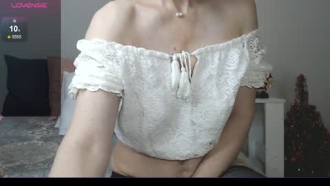 Snapshot of gentlywomen chatting on 01.05.25 Elena online show from 01.05.25