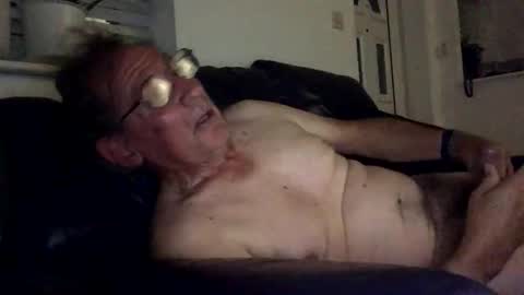 Snapshot of geoff242535 chatting on 10.22.25 geoff242535 online show from 10.22.25