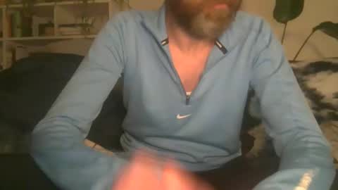 Snapshot of geon2xx chatting on 10.18.25 Geon online show from 10.18.25