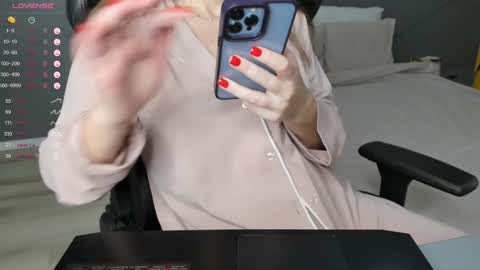 Snapshot of gigihadd chatting on 12.01.24 gigihadd online show from 12.01.24