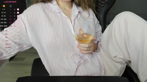 Snapshot of gigihadd chatting on 12.24.24 gigihadd online show from 12.24.24