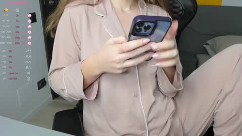 Snapshot of gigihadd chatting on 12.26.24 gigihadd online show from 12.26.24