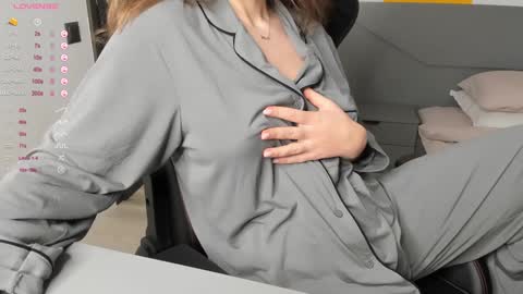 Snapshot of gigihadd chatting on 12.27.24 gigihadd online show from 12.27.24