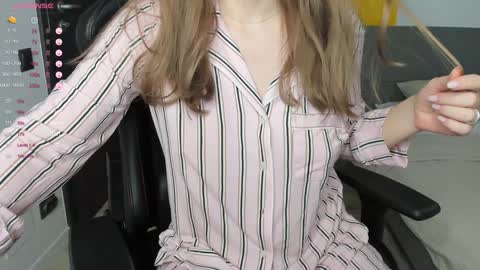 Snapshot of gigihadd chatting on 12.31.24 gigihadd online show from 12.31.24