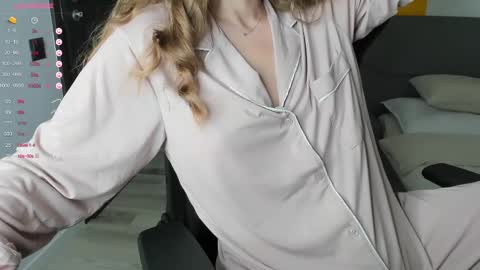 Snapshot of gigihadd chatting on 03.04.25 gigihadd online show from 03.04.25