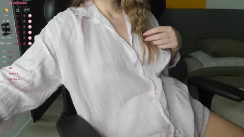 Snapshot of gigihadd chatting on 03.11.25 gigihadd online show from 03.11.25