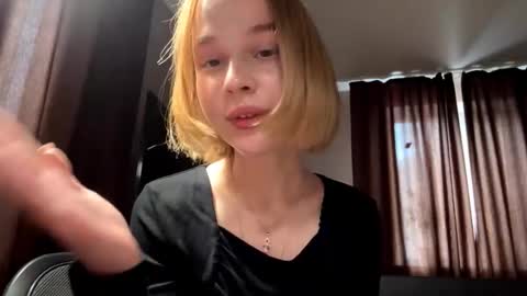 Molly online show from 10.05.25