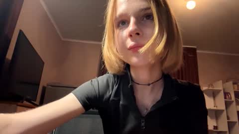 Molly online show from 10.07.25