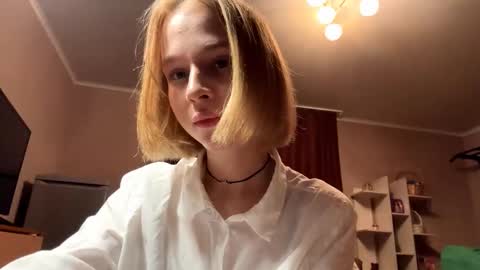 Molly online show from 10.08.25