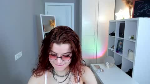 Snapshot of gin_yoon chatting on 01.27.25 Gin online show from 01.27.25