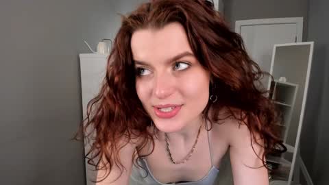 Snapshot of gin_yoon chatting on 02.07.25 Gin online show from 02.07.25