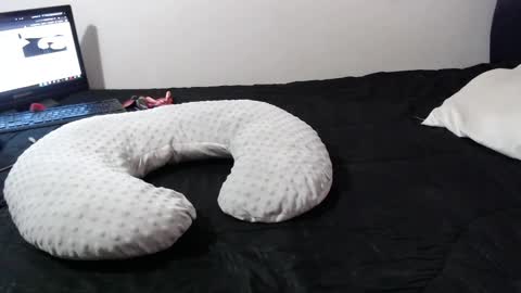 Snapshot of girl_honey_ chatting on 10.30.25 Aleja online show from 10.30.25