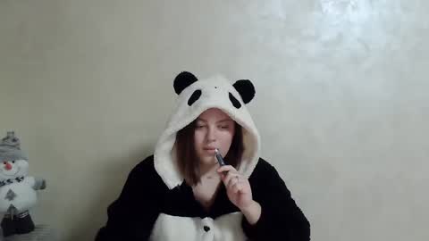 Snapshot of girl_leya chatting on 12.03.24 girl_leya online show from 12.03.24