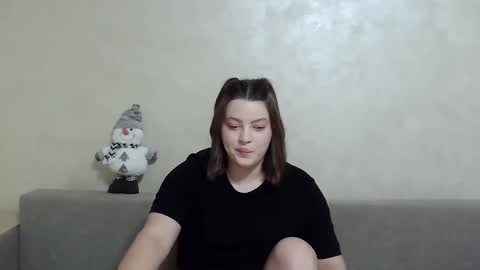 Snapshot of girl_leya chatting on 12.05.24 girl_leya online show from 12.05.24