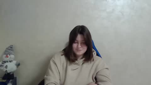 Snapshot of girl_leya chatting on 12.14.24 girl_leya online show from 12.14.24
