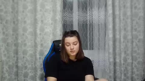 Snapshot of girl_leya chatting on 01.31.25 girl_leya online show from 01.31.25