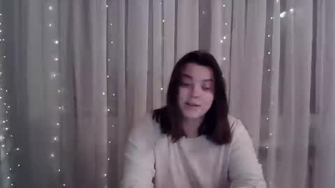 Snapshot of girl_leya chatting on 02.19.25 girl_leya online show from 02.19.25