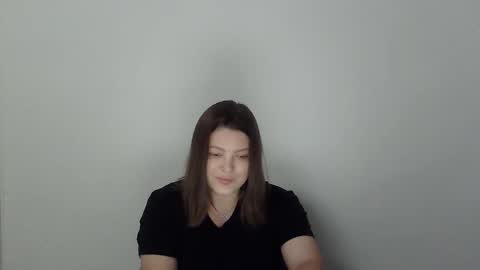 Snapshot of girl_leya chatting on 10.11.25 girl_leya online show from 10.11.25