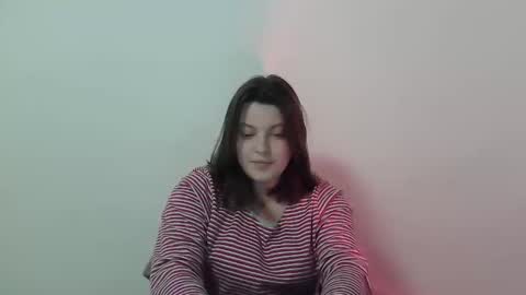 Snapshot of girl_leya chatting on 10.25.25 girl_leya online show from 10.25.25