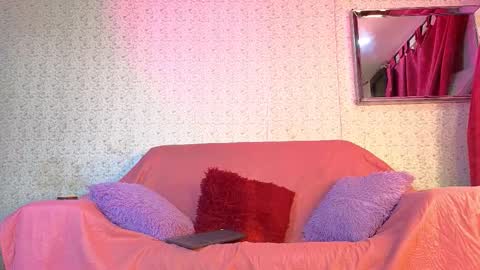 girls_the_medellin11_aws online show from 10.19.25