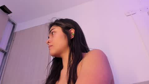 Snapshot of giselamaru chatting on 01.12.25 online show from 01.12.25