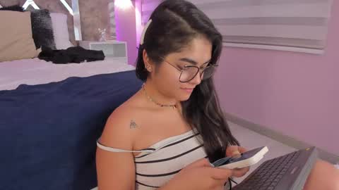 Snapshot of giselamaru chatting on 02.28.25 online show from 02.28.25