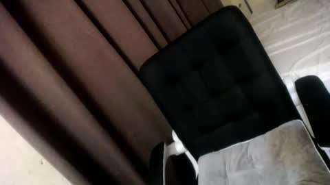 Snapshot of glenndou_daxs chatting on 10.19.25 glenndou_daxs online show from 10.19.25
