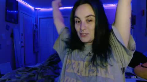 Snapshot of glitterspace chatting on 10.15.25 anna online show from 10.15.25