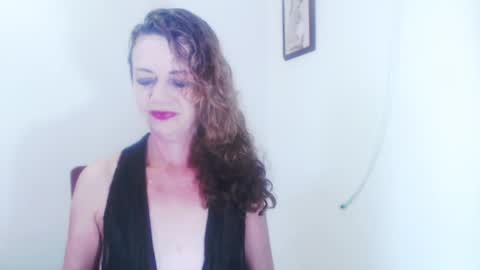 Snapshot of gloriawhitte7 chatting on 02.02.25 gloriawhitte7 online show from 02.02.25