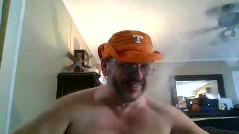 Snapshot of gobey33 chatting on 10.04.25 IDKIDCIDGAF online show from 10.04.25