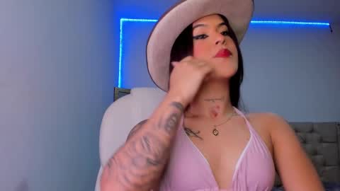 Snapshot of goddess_ariluz chatting on 12.16.24 Ariluz online show from 12.16.24